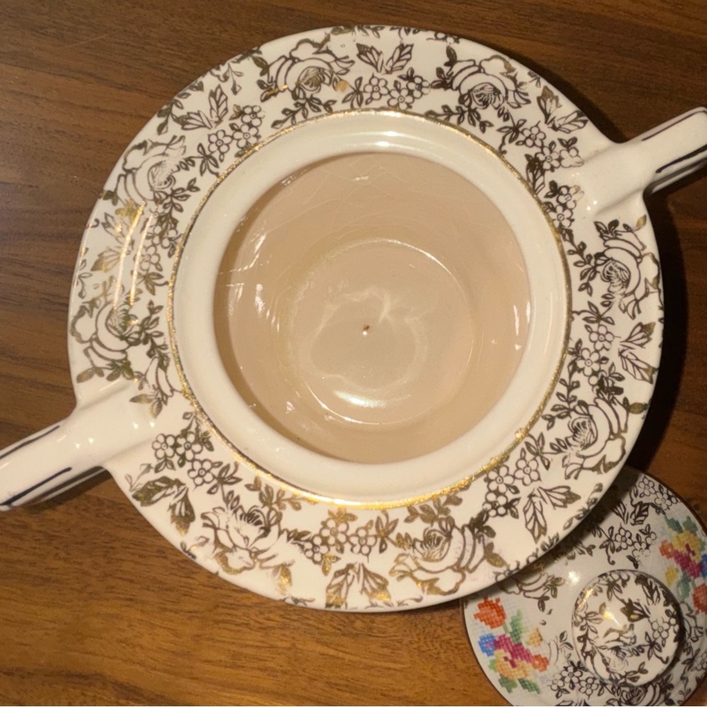 H&K Tunstall 1940s china double handled sugar bowl & lid in Old English Sampler - Picture 5 of 9
